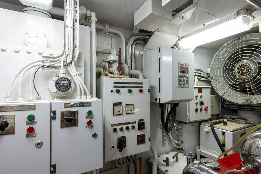 1989 116' Feadship Boss- Engine Room (10)