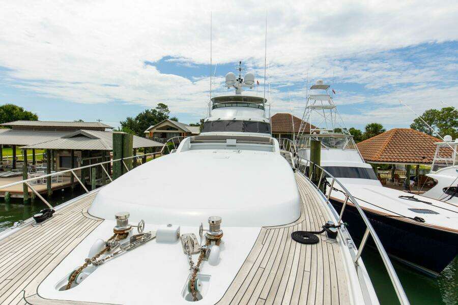 1989 116' Feadship - Boss - Bow