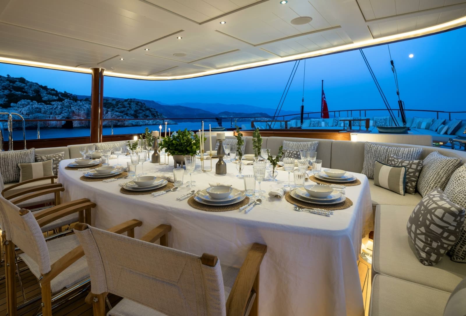 2026 Ares Yachts 