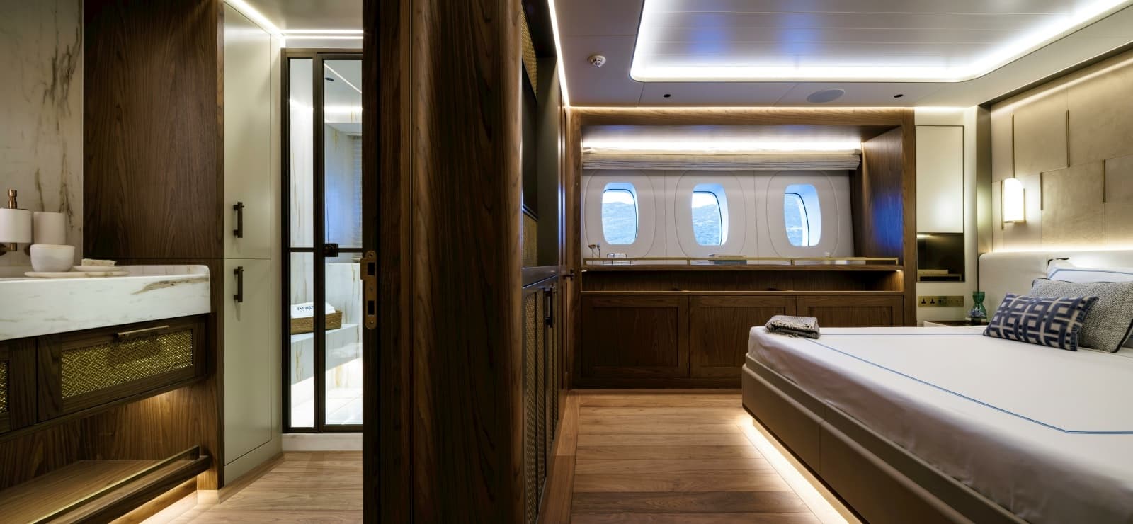 2026 Ares Yachts 
