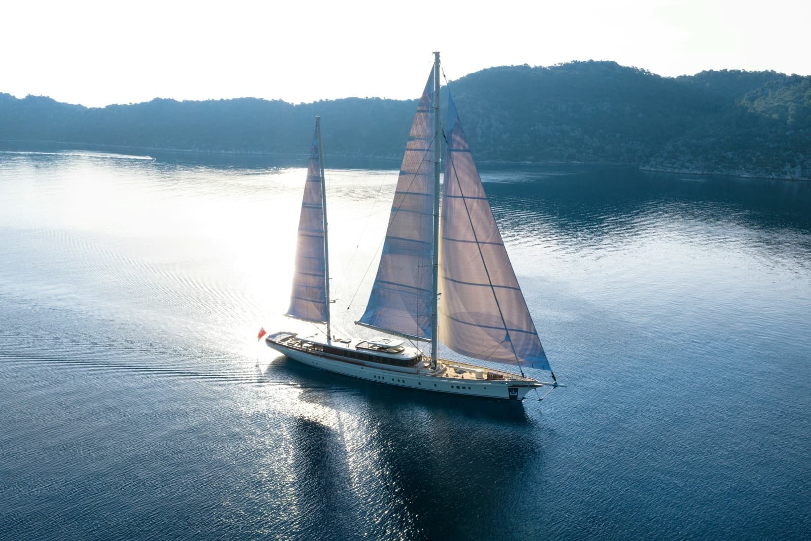 2026 Ares Yachts 
