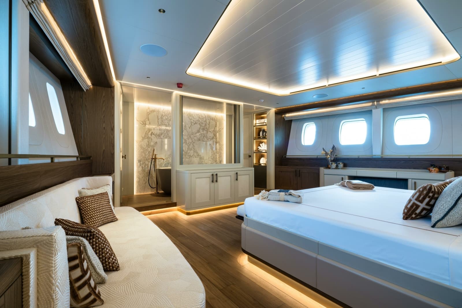 2026 Ares Yachts 