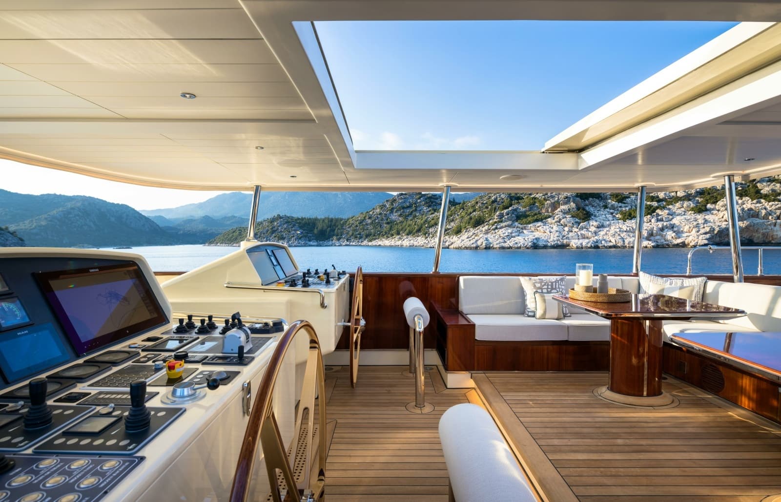 2026 Ares Yachts 