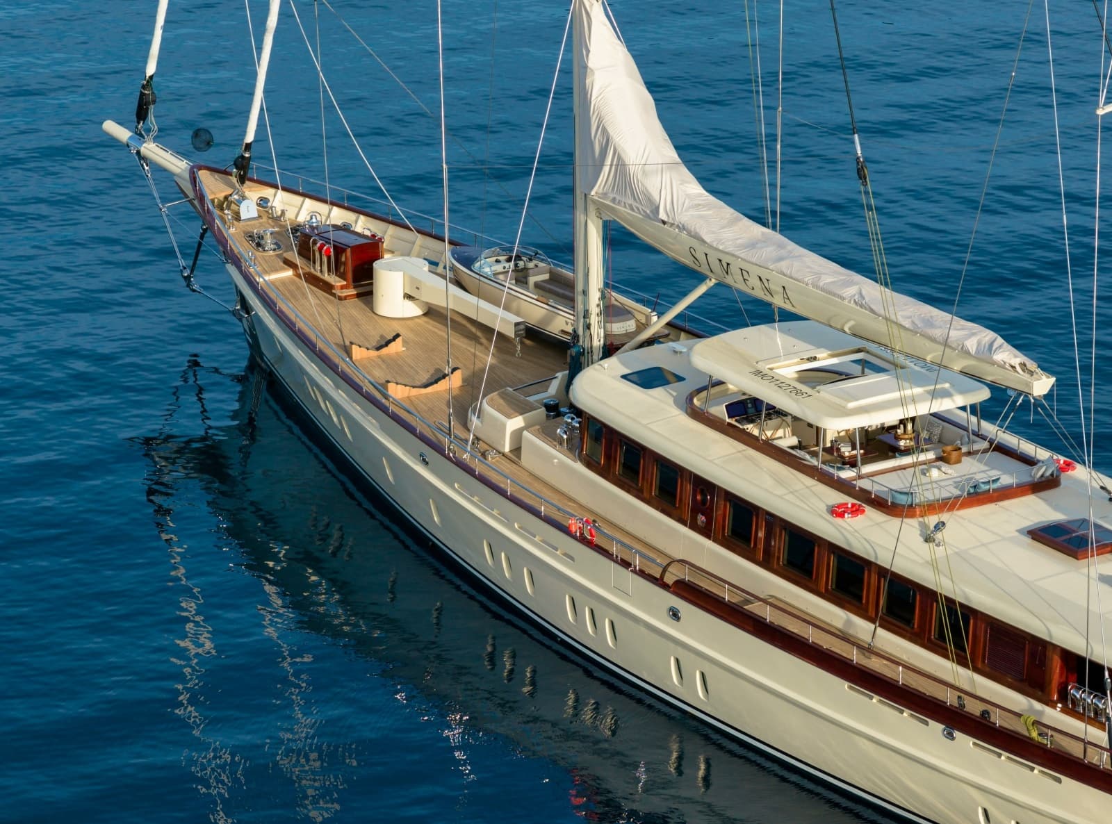 2026 Ares Yachts 
