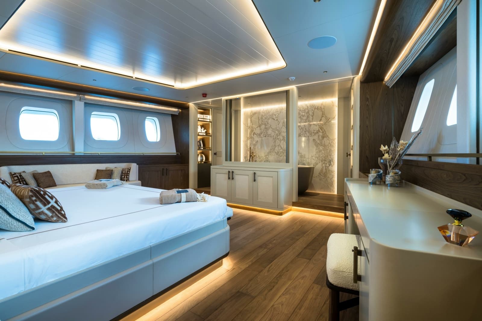 2026 Ares Yachts 