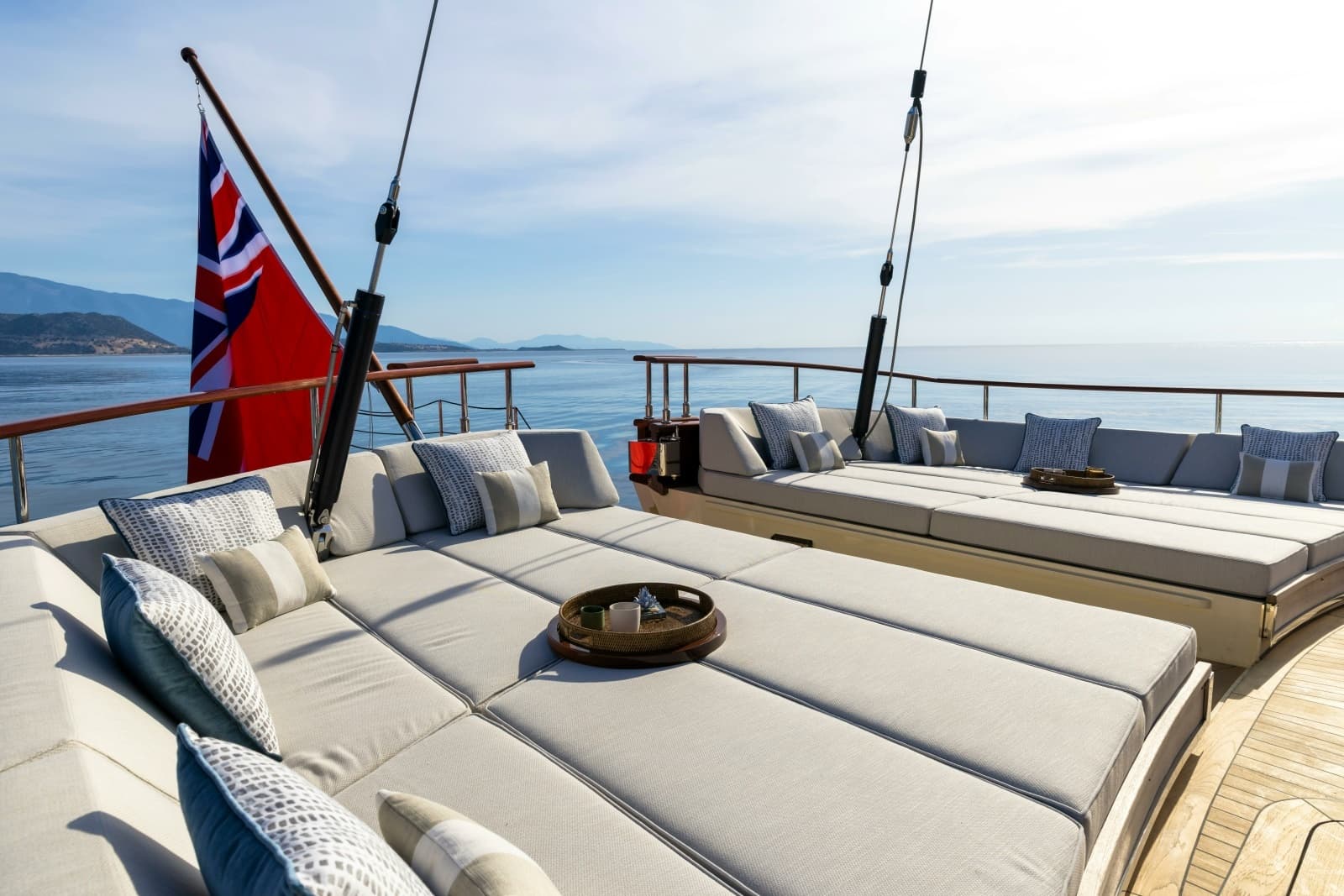 2026 Ares Yachts 