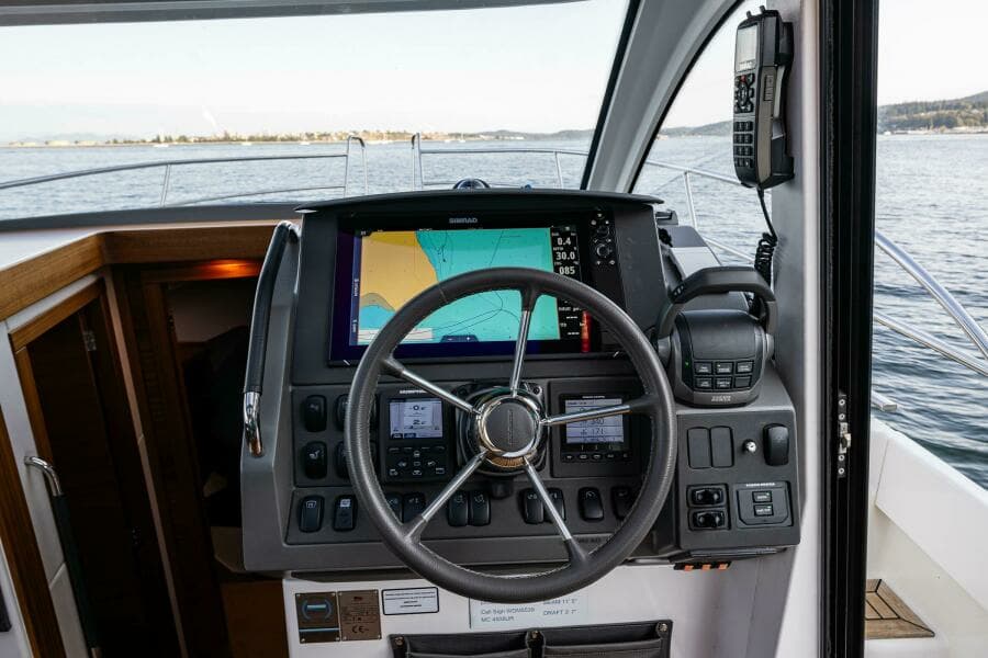 2020 Nimbus 365 Coupe