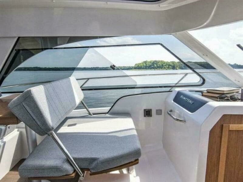 2025 Beneteau Antares 9