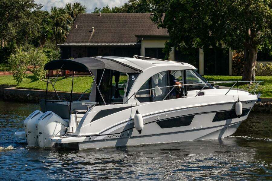 2025 Beneteau Antares 9