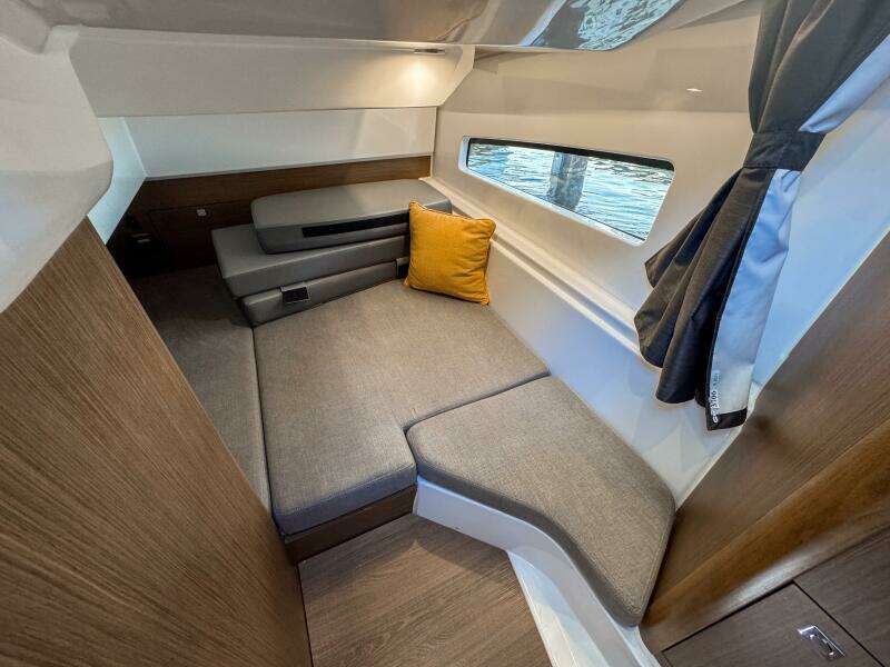 2025 Beneteau Antares 9