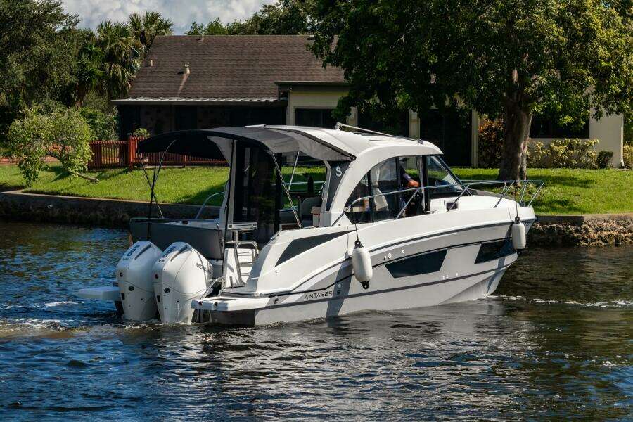 2025 Beneteau Antares 9