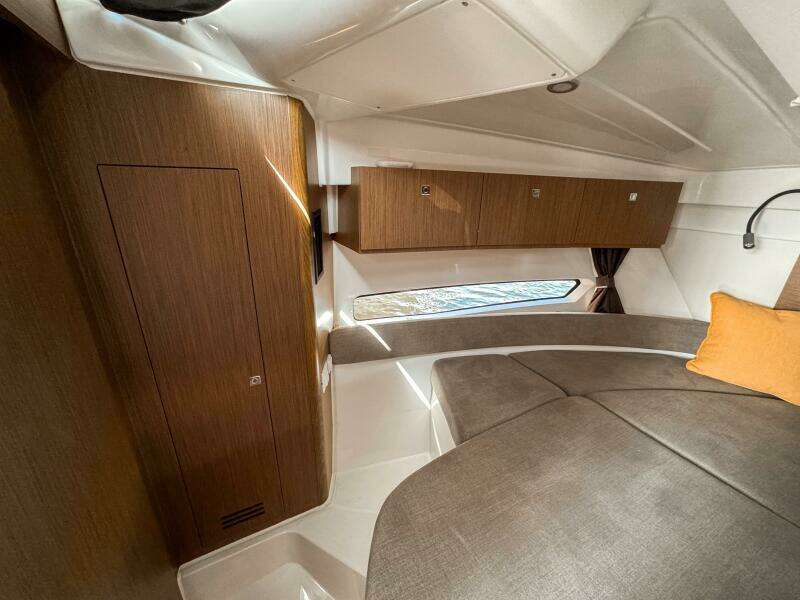 2025 Beneteau Antares 9