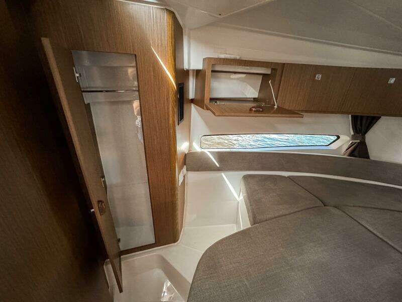 2025 Beneteau Antares 9