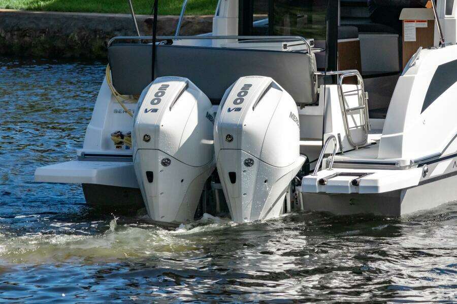 2025 Beneteau Antares 9