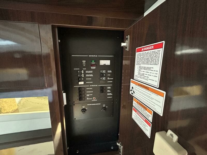 2016 Sea Ray 310 Sundancer