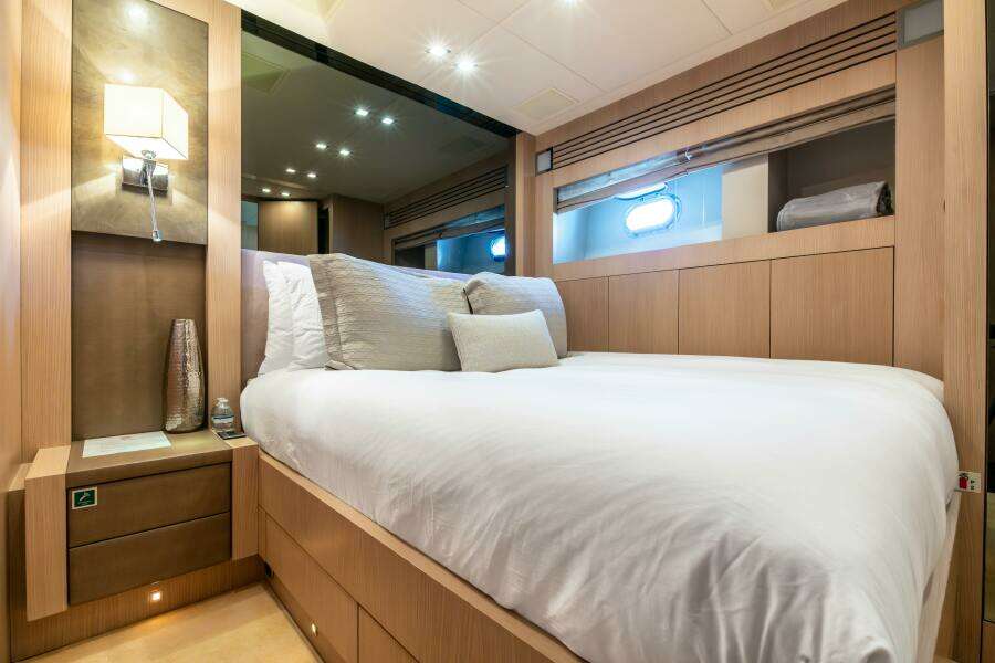 2005 Overmarine Mangusta 108