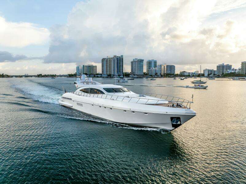 2005 Overmarine Mangusta 108