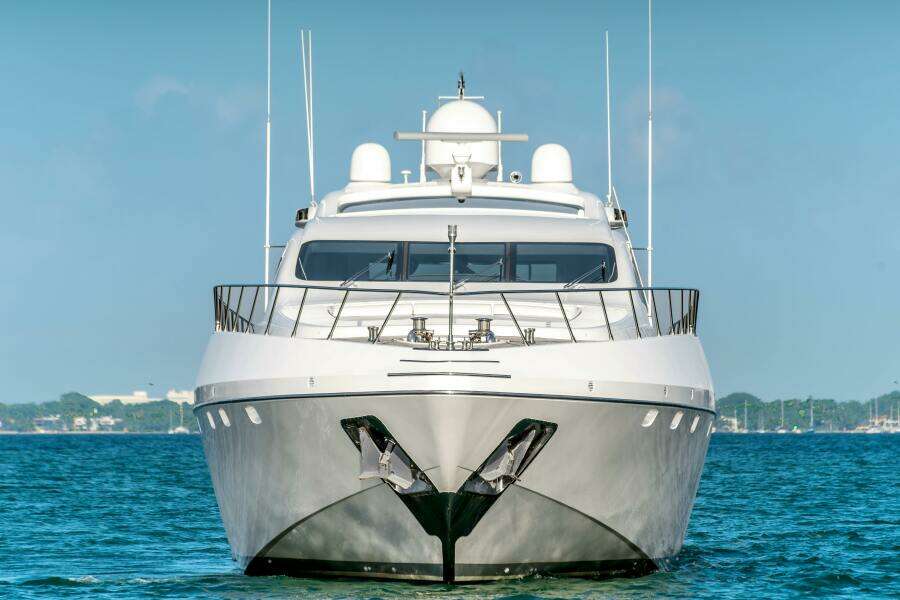 2005 Overmarine Mangusta 108