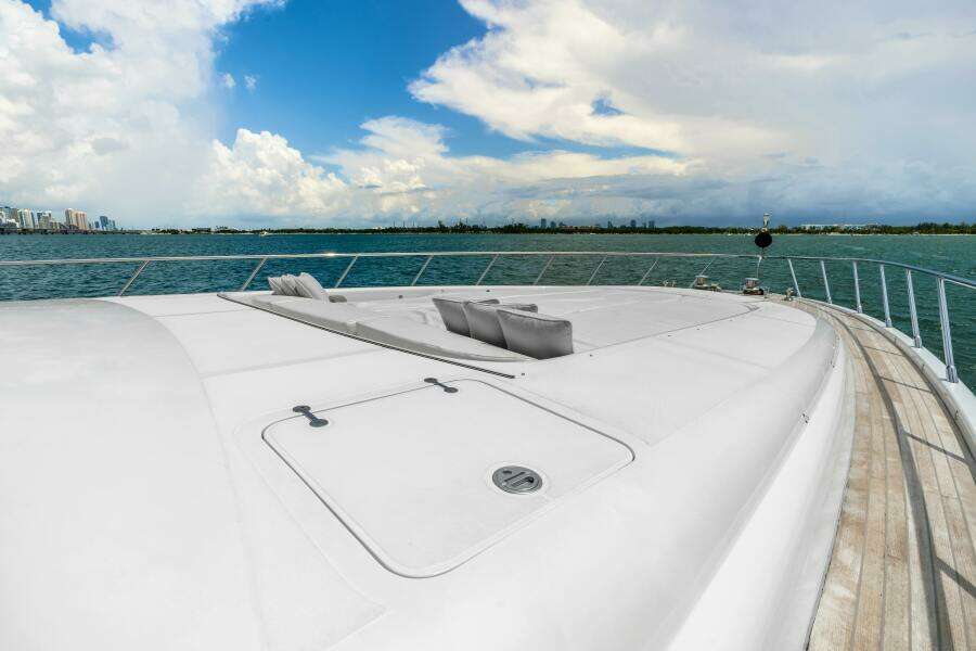 2005 Overmarine Mangusta 108