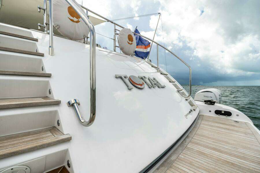 2005 Overmarine Mangusta 108