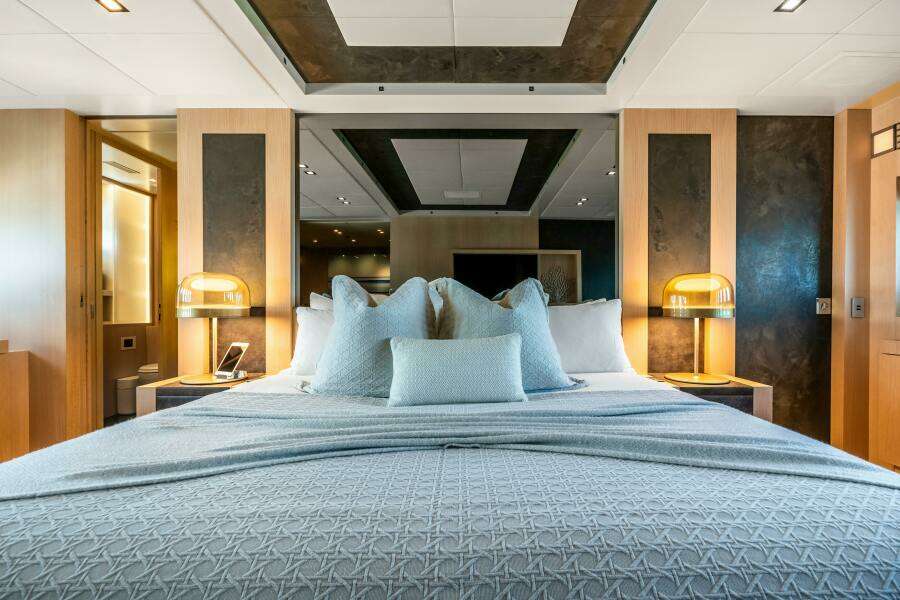 2005 Overmarine Mangusta 108