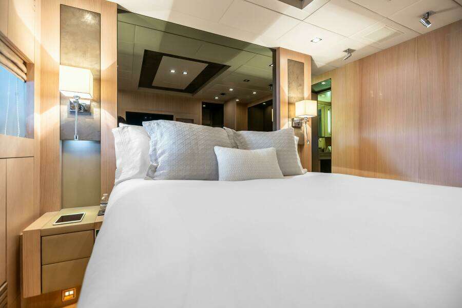 2005 Overmarine Mangusta 108