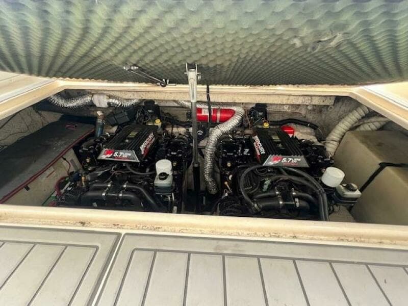 2000 Rinker 342 Fiesta Vee