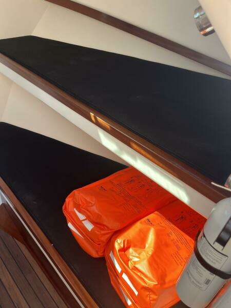 Bunk berths to starboard