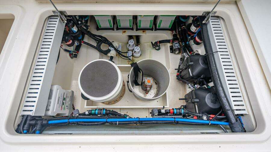 2017 Boston Whaler 330 Outrage