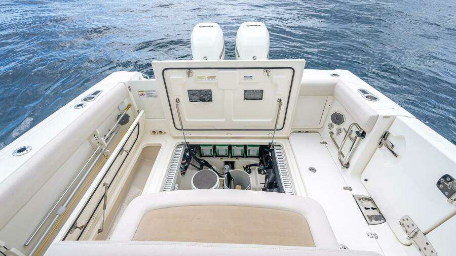 2017 Boston Whaler 330 Outrage