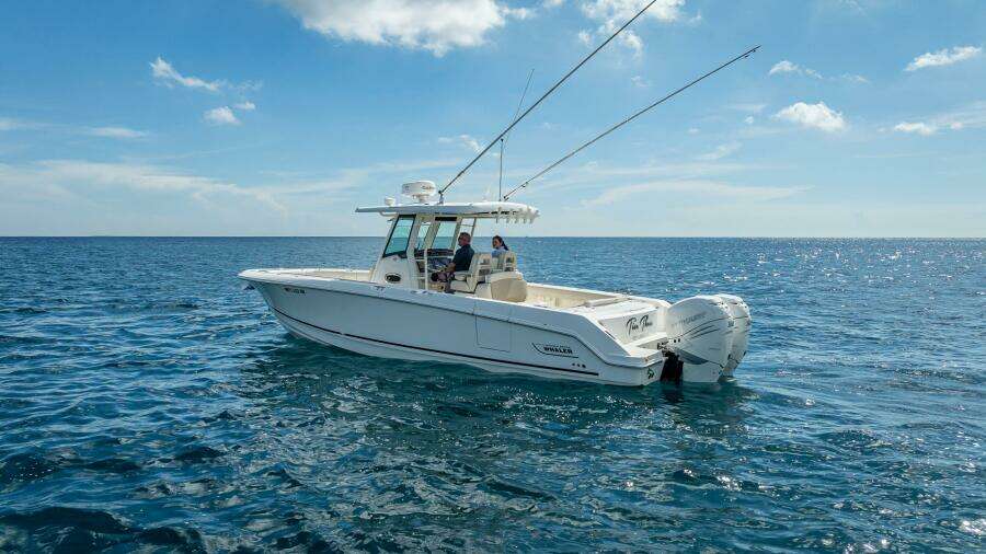 2017 Boston Whaler 330 Outrage