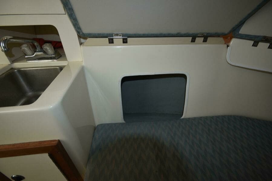 1998 Albin 28 TE Pilothouse