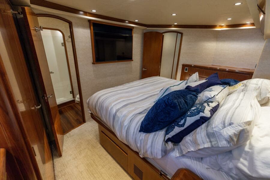 2015 Viking 70 Convertible  Master Stateroom 3