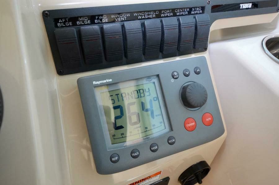 2008 35 Tiara Sovran - Fridge Benefit -Helm / Electronics