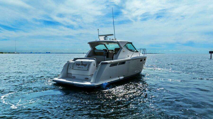 2008 Tiara Yachts 3500 Sovran "Fridge Benefit"