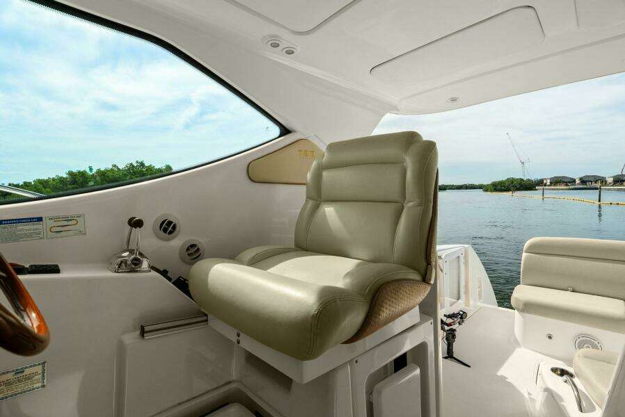 2008 Tiara Yachts 3500 Sovran "Fridge Benefit"