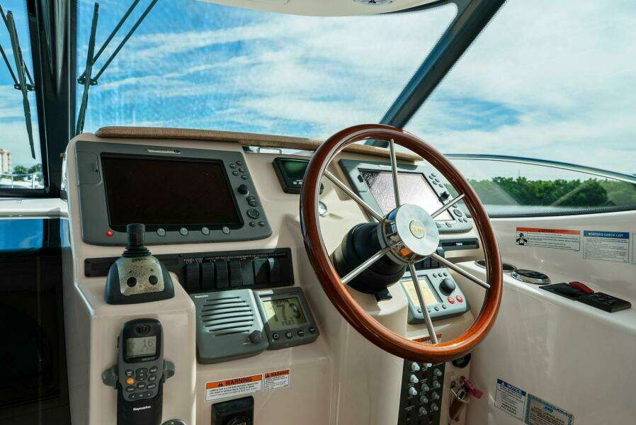 2008 Tiara Yachts 3500 Sovran "Fridge Benefit"