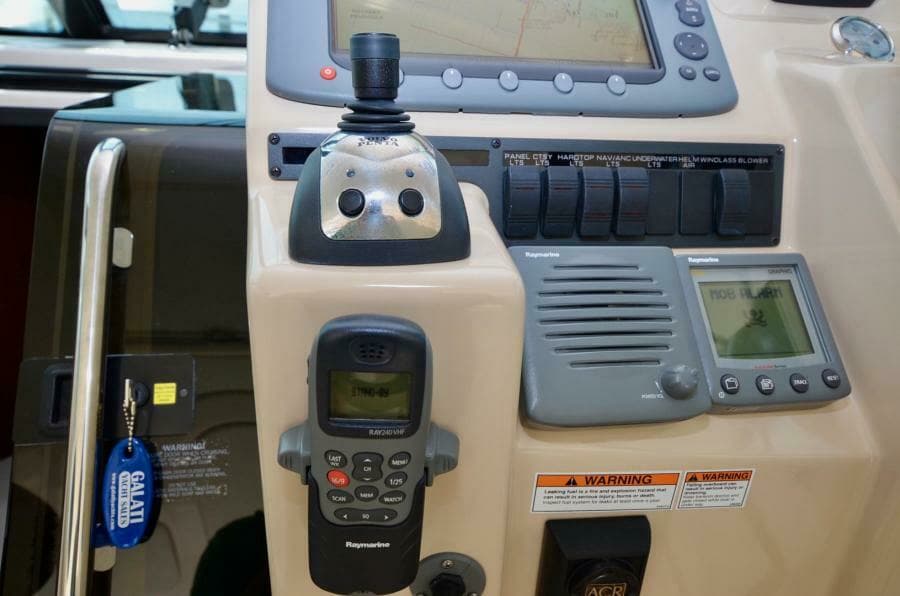 2008 35 Tiara Sovran - Fridge Benefit -Helm / Electronics