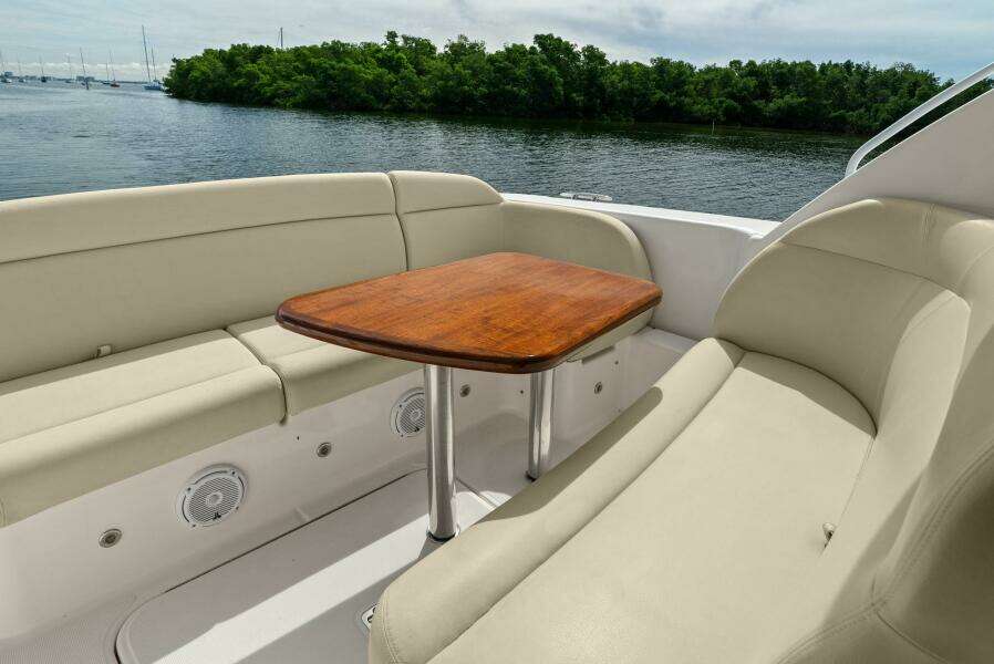 2008 Tiara Yachts 3500 Sovran "Fridge Benefit"