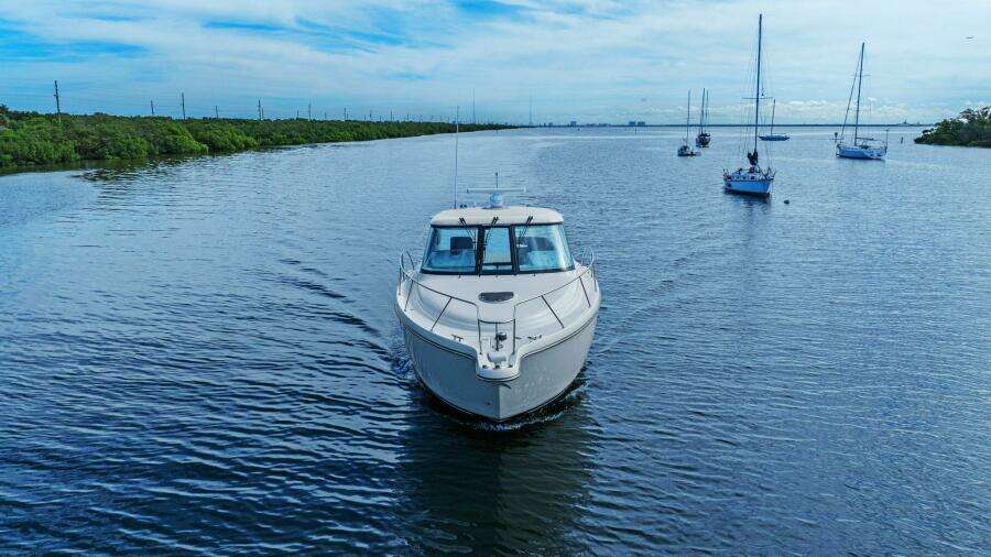 2008 Tiara Yachts 3500 Sovran "Fridge Benefit"