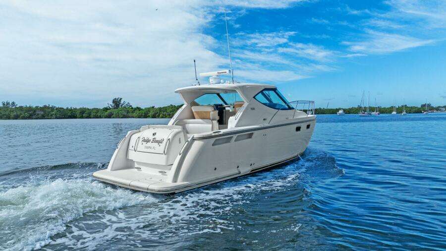 2008 Tiara Yachts 3500 Sovran "Fridge Benefit"