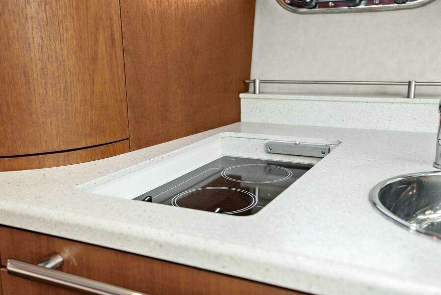 2008 Tiara Yachts 3500 Sovran "Fridge Benefit"