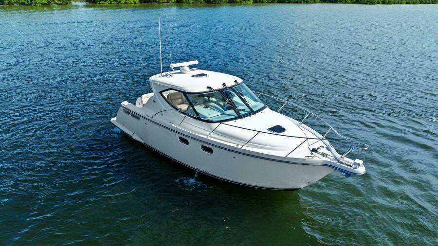 2008 Tiara Yachts 3500 Sovran "Fridge Benefit"