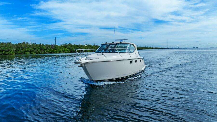 2008 Tiara Yachts 3500 Sovran "Fridge Benefit"