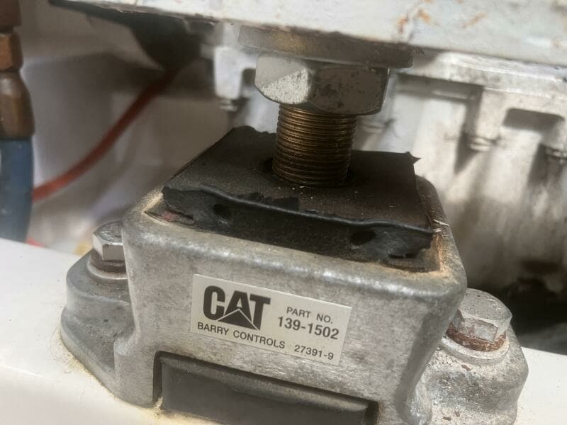 Cat Engine Mount