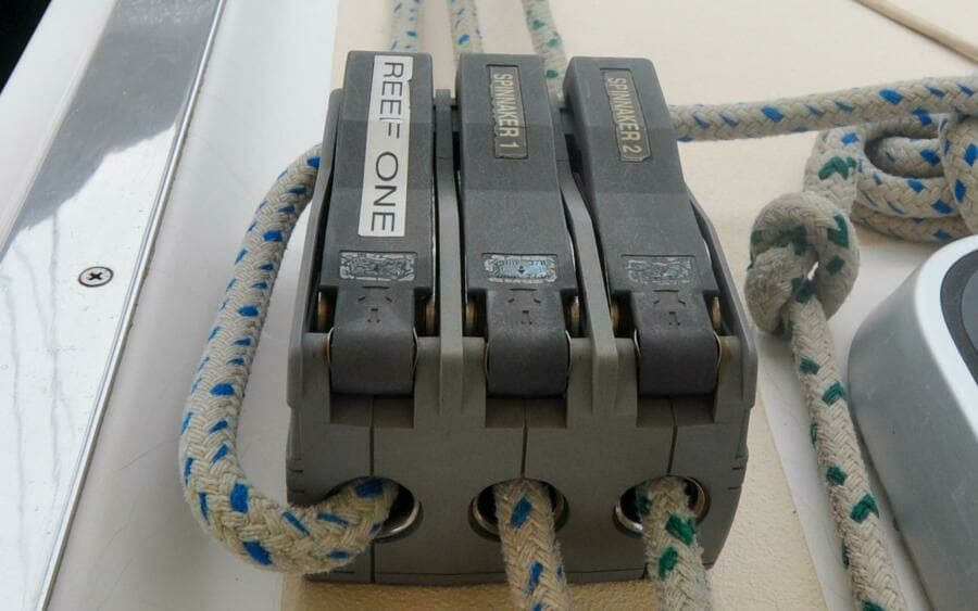 J/42 - Canty - Cockpit - Clutches