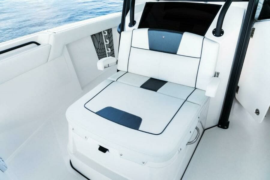 2025 Wellcraft 352 Fisherman