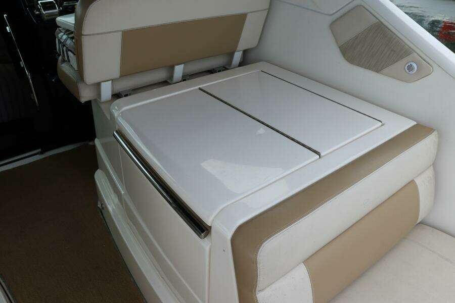 2012 Tiara Yachts 3100 Coronet