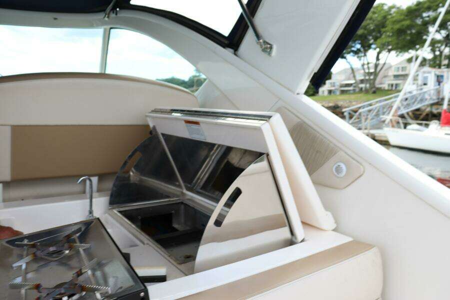 2012 Tiara Yachts 3100 Coronet
