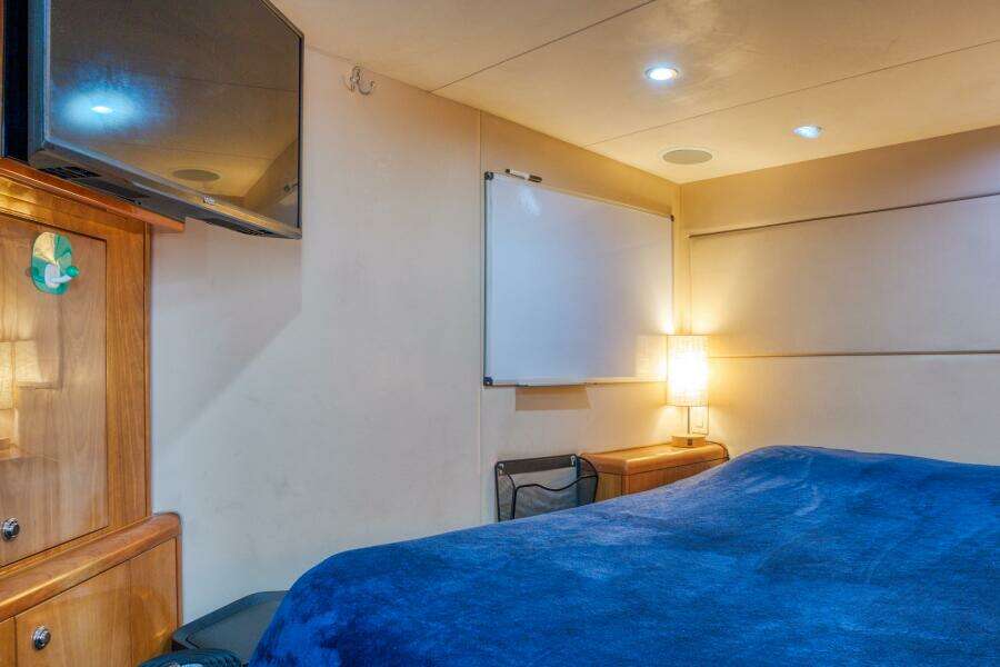 2007 Hatteras Enclosed Bridge